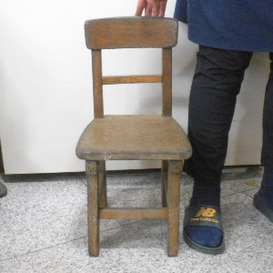 낡은 작은 의자 소품용 빈티지의자 옛날의자 낡은의자