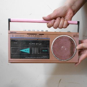 빛바랜 낡은 라디오 빈티지 라디오 대우라디오