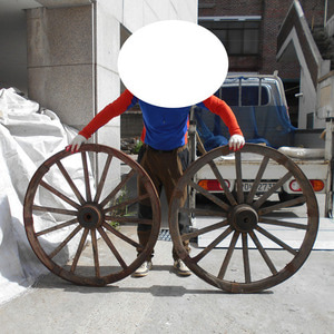 엔틱 마차바퀴 한쌍 97cm 장식용바퀴 수레바퀴